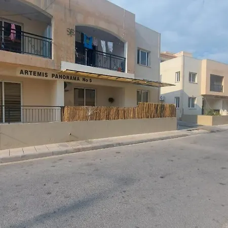 Artemis Panorama Chic Getaway Apartment